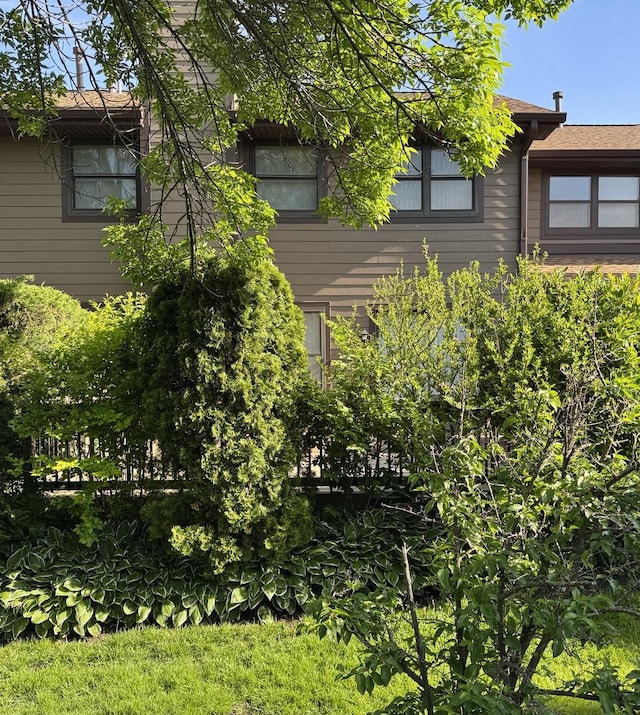 37 White Birch Ln, Westmont, IL 60559 - view of side of property