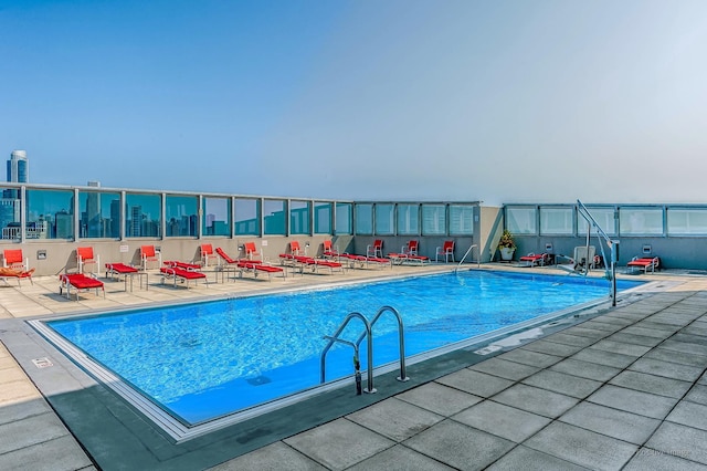 1841 S Calumet Ave Unit 1008, Chicago, IL 60616 - community pool with a patio