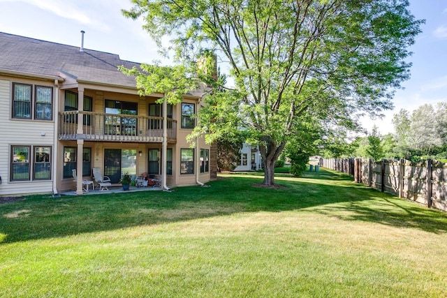 13 Willow Pkwy, Buffalo Grove, IL 60089 - view of yard with a balcony and a patio