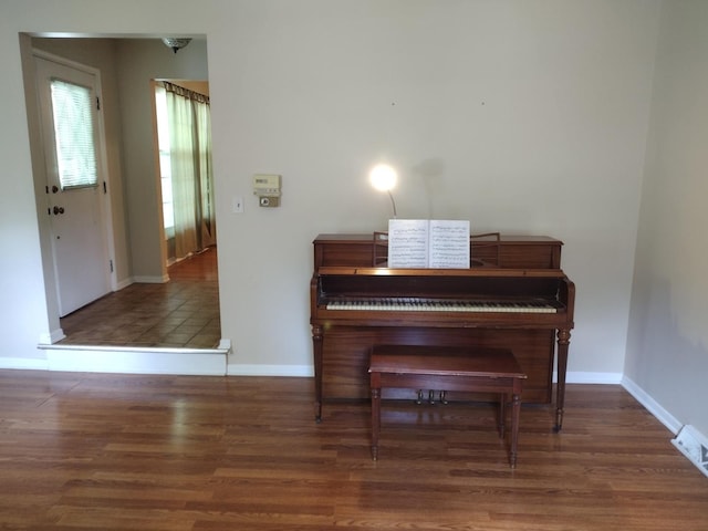 1544 Towhee Ln, Naperville, IL 60565 - living area with baseboards and wood finished floors