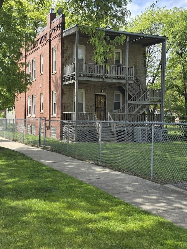 1244 E 70th St, Chicago, IL 60637 - view of building exterior featuring a fenced front yard