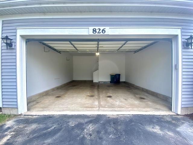 826 Bohannon Cir, Oswego, IL 60543 - garage with driveway