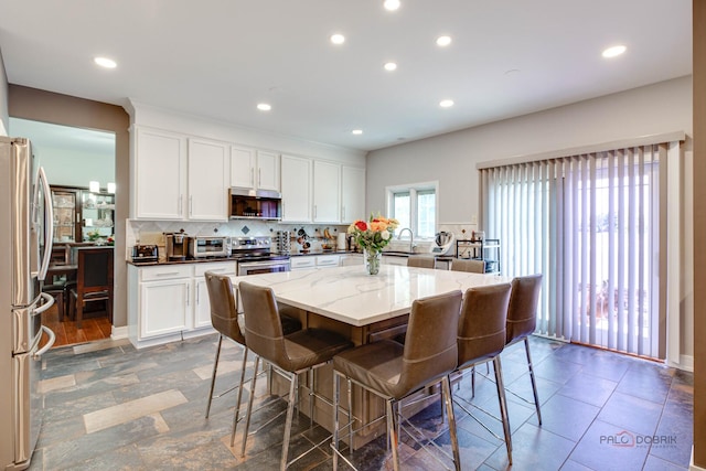 202 Dallas Dr, Bartlett, IL 60103 - dining area with recessed lighting