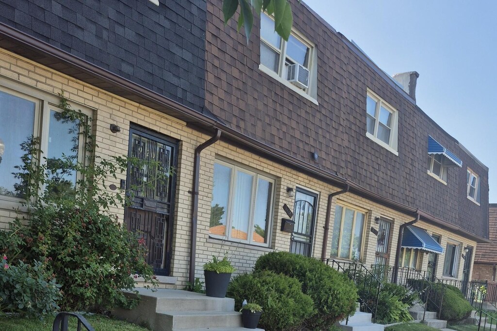 9118 S King Dr, Chicago, IL 60619 - photo 2