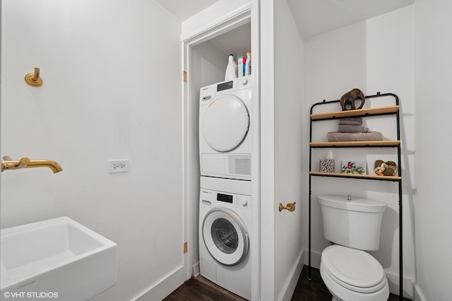106 N Aberdeen St Unit 3A, Chicago, IL 60607 - bathroom with estacked washer and dryer and wood finished floors