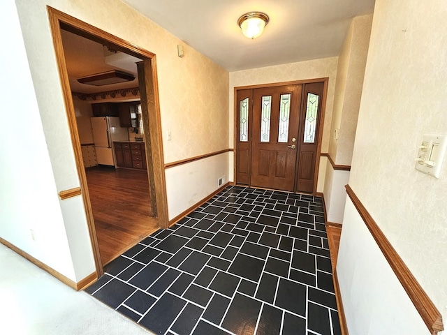 9616 Zimmer Dr, Algonquin, IL 60102 - entryway featuring baseboards