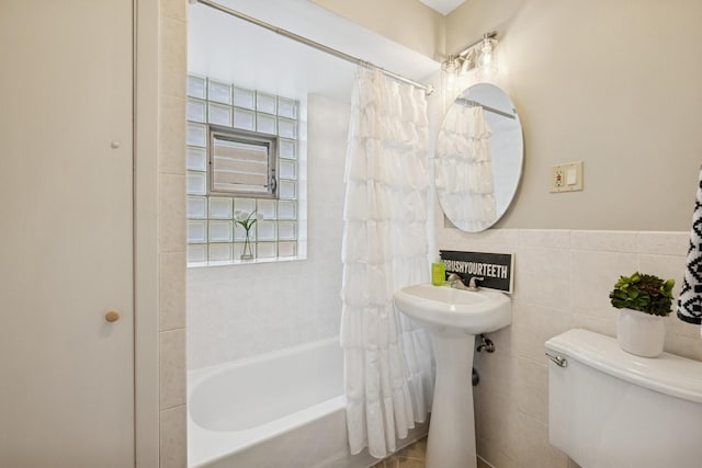 6912 N Osceola Ave, Chicago, IL 60631 - full bathroom featuring shower / bath combination with curtain and tile walls