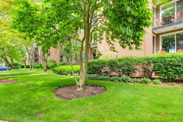 1350 N Western Ave Unit 106, Lake Forest, IL 60045 - view of green lawn