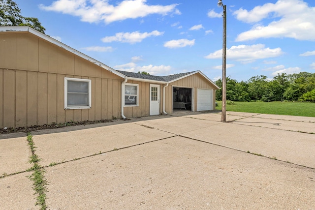 906 N State St, Marengo, IL 60152 - rear view of property featuring concrete driveway and a garage