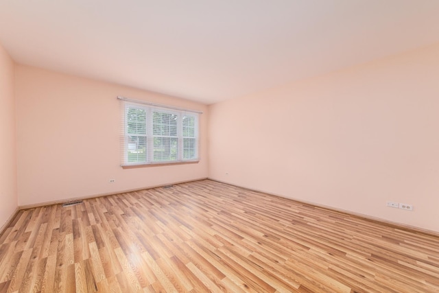 910 Persimmon Ln Unit B, Mount Prospect, IL 60056 - unfurnished room with light wood-style floors