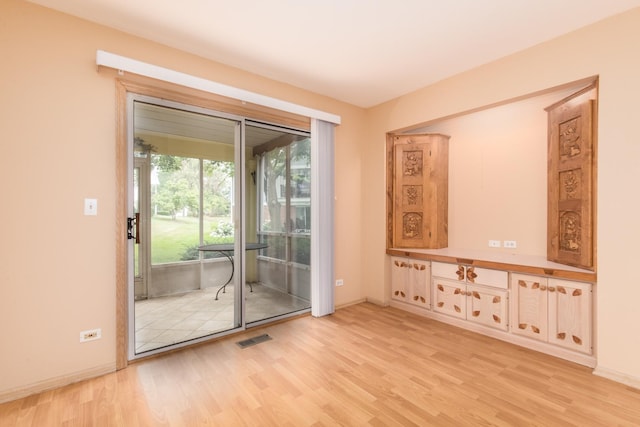 910 Persimmon Ln Unit B, Mount Prospect, IL 60056 - empty room featuring light wood-type flooring and baseboards