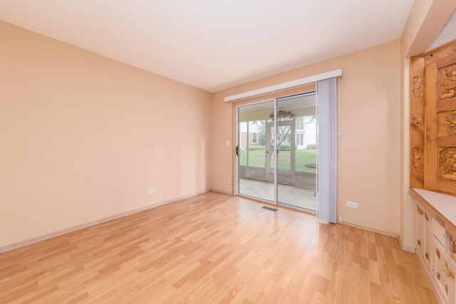 910 Persimmon Ln Unit B, Mount Prospect, IL 60056 - spare room featuring light wood-style floors and baseboards