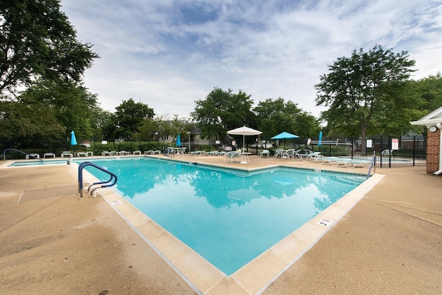 910 Persimmon Ln Unit B, Mount Prospect, IL 60056 - community pool with a patio