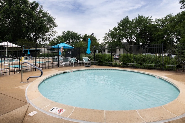 910 Persimmon Ln Unit B, Mount Prospect, IL 60056 - community pool with a patio area