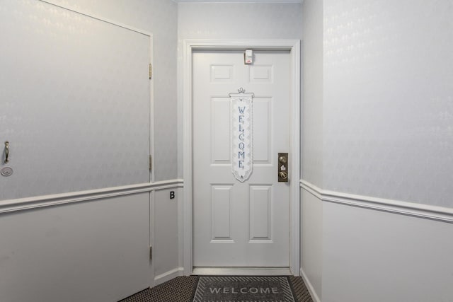 910 Persimmon Ln Unit B, Mount Prospect, IL 60056 - entryway with tile patterned flooring and baseboards