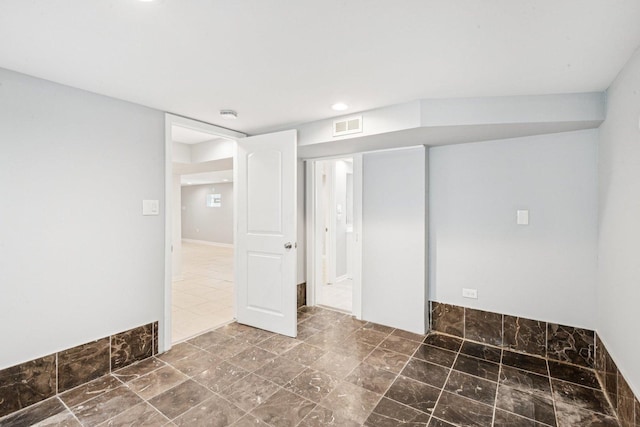 8753 S Troy Ave, Evergreen Park, IL 60805 - spare room with a smoke detector