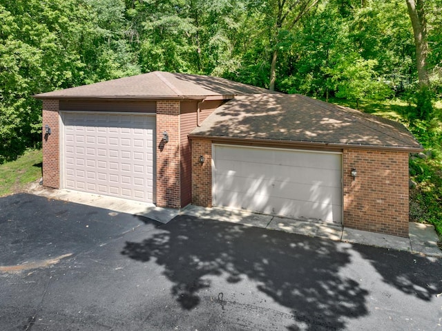 39081 N Sheridan Rd, Antioch, IL 60002 - garage featuring a wooded view