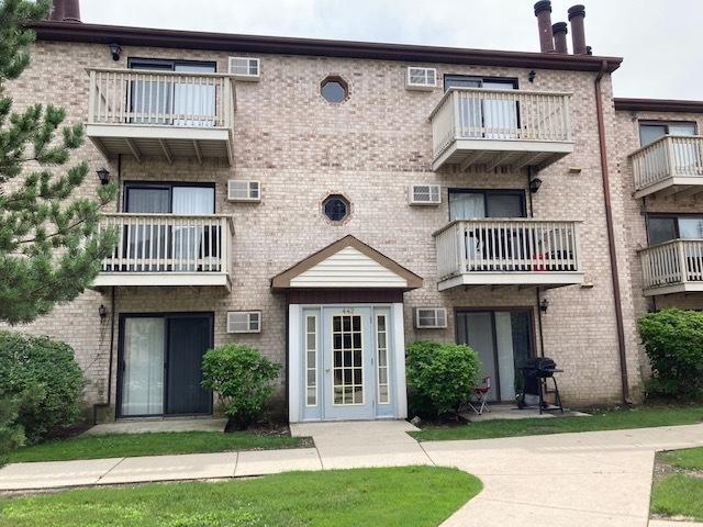 442 E Osage Ln Unit 3A, Palatine, IL 60067 - view of building exterior