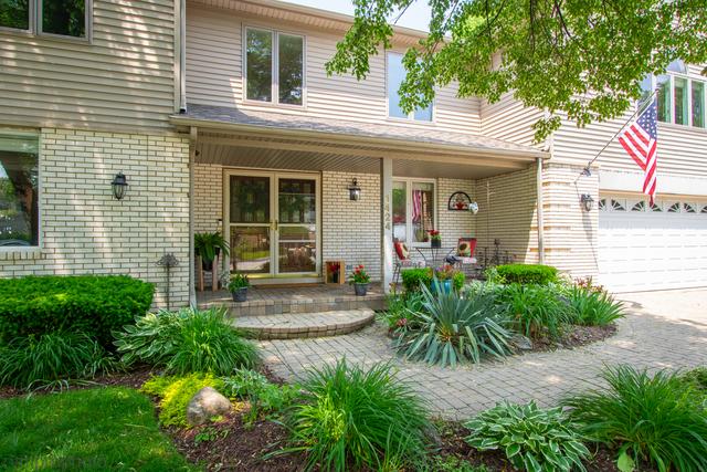 1424 E Jonquil Cir, Arlington Heights, IL 60004 - photo 2