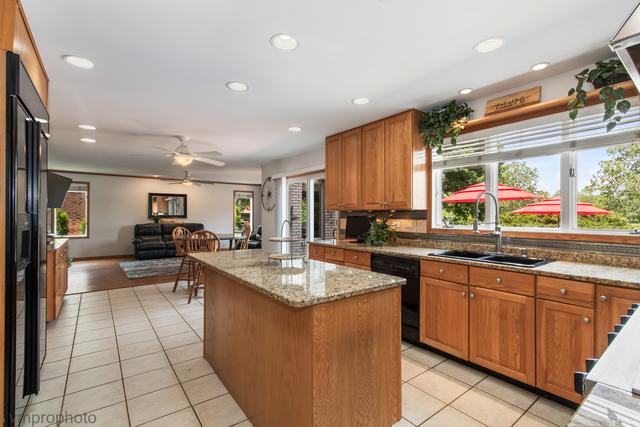 1424 E Jonquil Cir, Arlington Heights, IL 60004 - photo 11