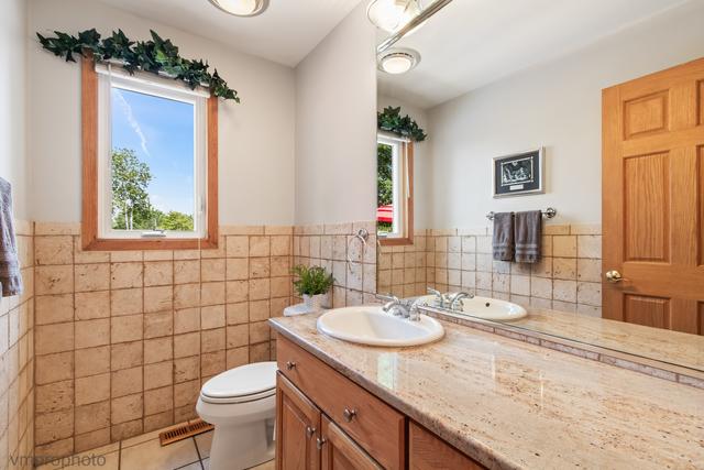 1424 E Jonquil Cir, Arlington Heights, IL 60004 - photo 18