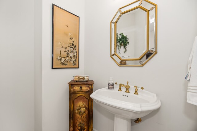 2660 Summit Dr Unit 302, Glenview, IL 60025 - bathroom with a sink