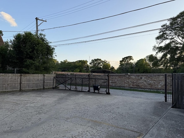 6938 S Dorchester Ave Unit 2, Chicago, IL 60637 - view of gate