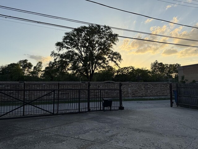6938 S Dorchester Ave Unit 2, Chicago, IL 60637 - view of gate