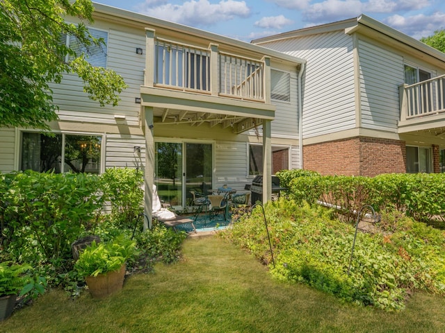 1400 Ashton Ct Unit B1, Wheeling, IL 60090 - back of house with a balcony, a yard, a patio, and brick siding