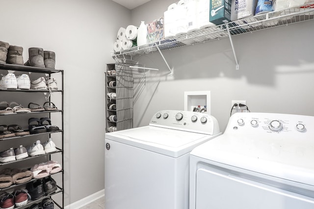 169 Waverly Ct, Bloomingdale, IL 60108 - laundry area featuring washing machine and dryer and baseboards