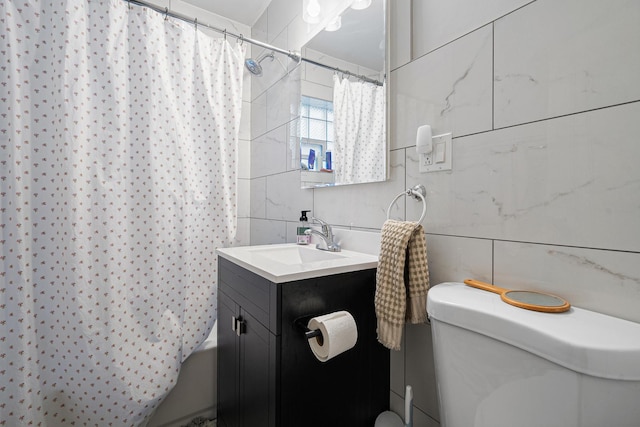 5043 W Argyle St, Chicago, IL 60630 - full bathroom featuring tile walls and vanity
