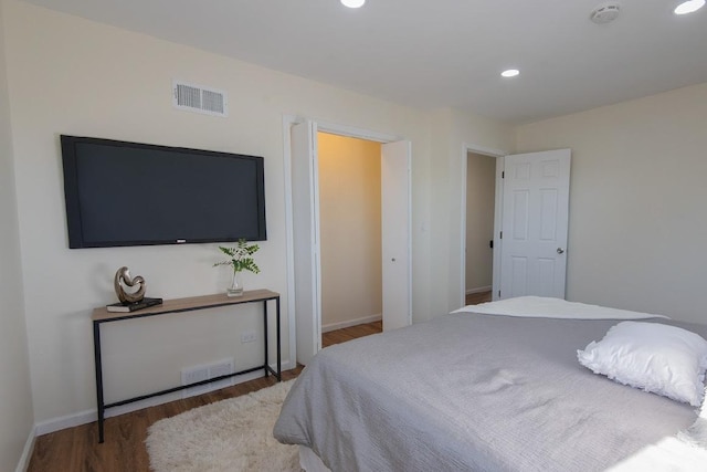 507 Wingate Dr, Schaumburg, IL 60193 - bedroom featuring wood finished floors and recessed lighting