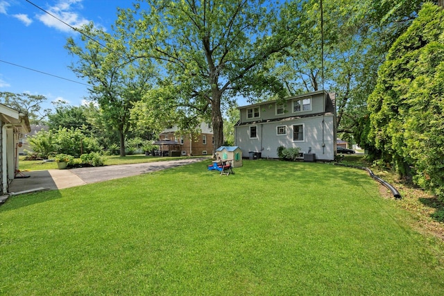 21207 Locust St, Matteson, IL 60443 - view of green lawn with driveway