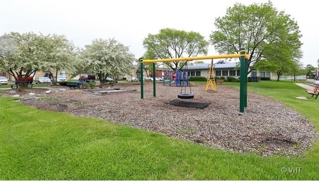 8924 Kenneth Dr Unit 1F, Des Plaines, IL 60016 - communal playground with a yard