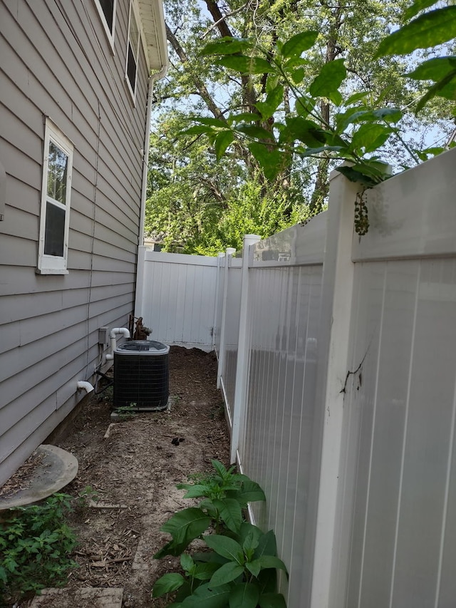 2304 Jackson St, Rockford, IL 61107 - photo 30