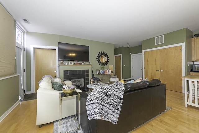 1621 S Halsted St Unit 405, Chicago, IL 60608 - living area featuring light wood-style floors and a tiled fireplace