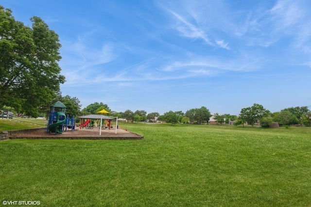 330 Memory Ln Unit 2, Westmont, IL 60559 - view of grassy yard with a gazebo