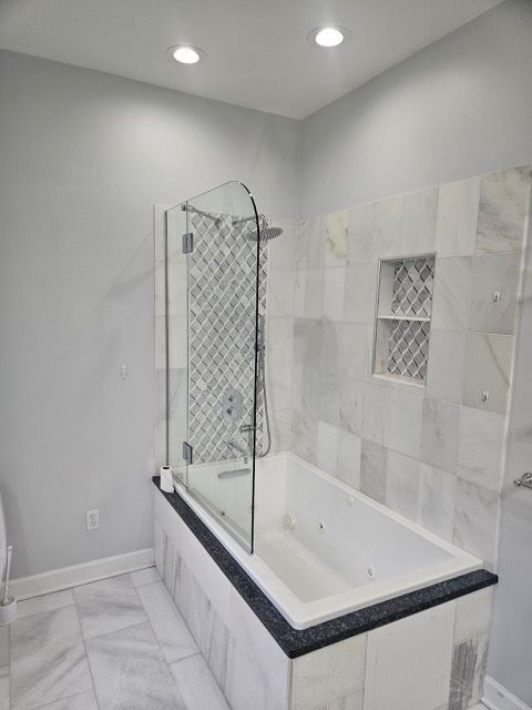 2447 W Walton St Unit 2, Chicago, IL 60622 - full bath featuring a combined bath / shower with jetted tub and recessed lighting