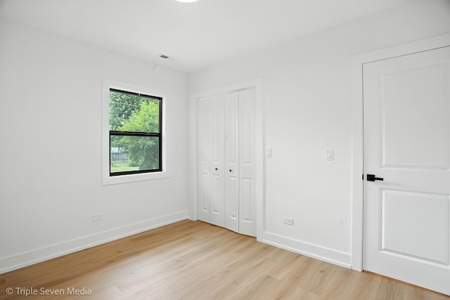8100 Lockwood Ave, Burbank, IL 60459 - unfurnished bedroom with light wood-style flooring and a closet