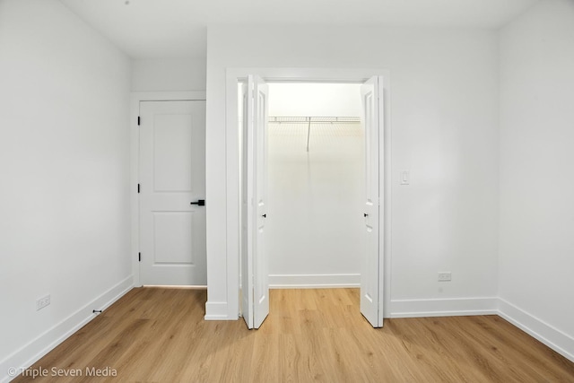 8100 Lockwood Ave, Burbank, IL 60459 - unfurnished bedroom featuring light wood-style floors and a closet