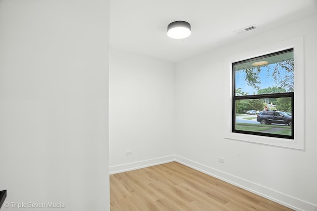 8100 Lockwood Ave, Burbank, IL 60459 - spare room featuring light wood-style floors and baseboards