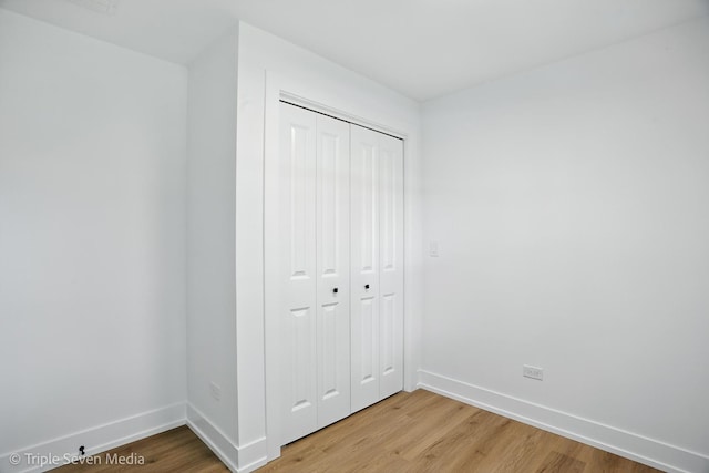 8100 Lockwood Ave, Burbank, IL 60459 - unfurnished bedroom with light wood finished floors and a closet