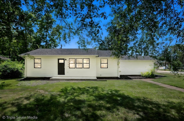 8100 Lockwood Ave, Burbank, IL 60459 - ranch-style home featuring a front lawn