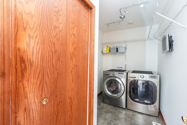 2069 Willow Brook Dr, Bourbonnais, IL 60914 - laundry area featuring independent washer and dryer and baseboards