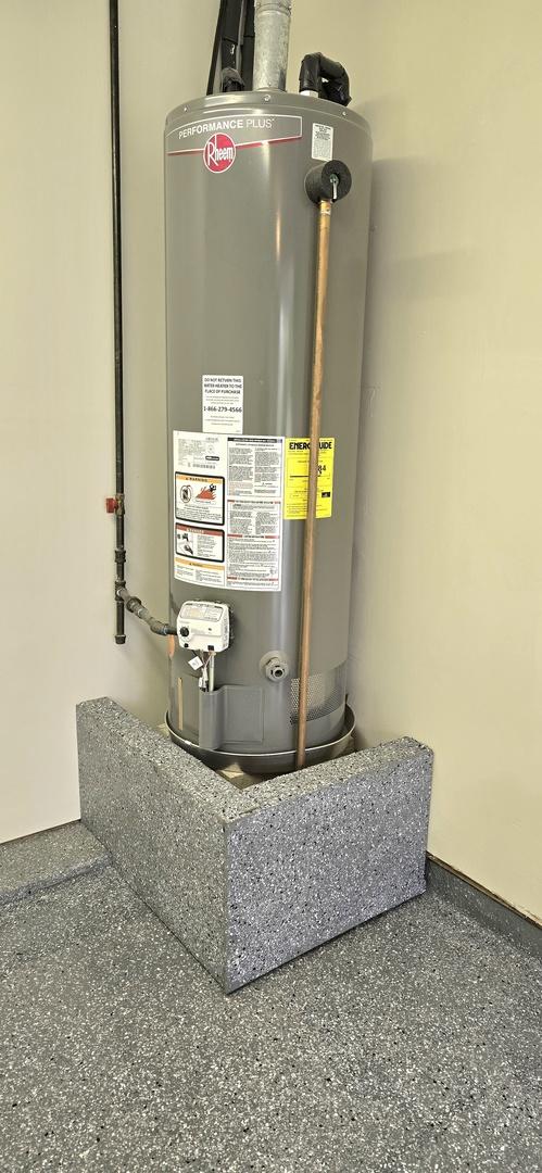 1607 Warwick Ln, Schaumburg, IL 60193 - utility room with water heater