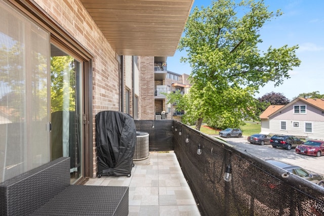 7100 W 95th St Unit 110, Oak Lawn, IL 60453 - patio / terrace featuring a grill
