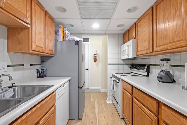 7100 W 95th St Unit 110, Oak Lawn, IL 60453 - kitchen featuring white appliances, light wood-style floors, backsplash, light countertops, and recessed lighting