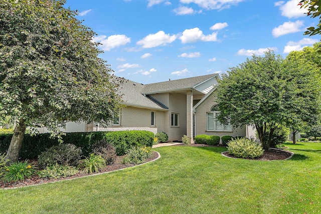 16243 Hummingbird Hill Dr, Orland Park, IL 60467 - view of front facade with a front lawn