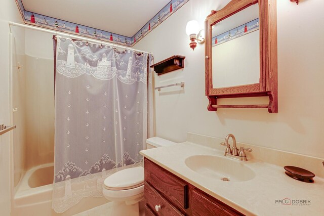 400 Seafarer Dr, Third Lake, IL 60030 - bathroom featuring shower / tub combo with curtain and vanity
