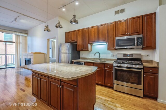 3944 N Claremont Ave Unit 303, Chicago, IL 60618 - photo 5